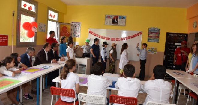 Zübeyde Hanım İlkokulu'na İngilizce derslik