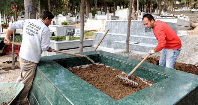 Zühtü Işıl'ın mezarı Karşıyaka'ya taşındı