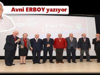  İzmir’den bir kervan geçti… 