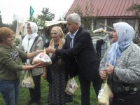 1000 Boşnak ailenin yüzünü güldürdüler