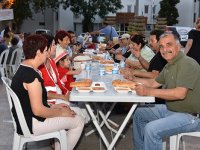12 Bin Kişi 150 Yıllık Merhamet Çınarı’nın Altında İftar Açtı