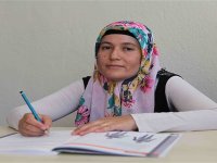 4 çocuklu anne önce okuma yazma öğrendi, şimdi lise okuyor