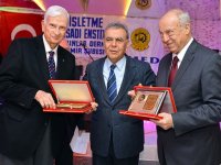 40.yıl onuruna Kocaoğlu'na plaket