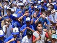 Abla ve ağabeyler, köylerdeki kardeşleriyle buluşuyor