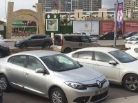 Acilen yaya geçidi yapılmalı..