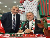 Ahmet Diker'den Yılmaz Durmaz'a imzalı kitap...