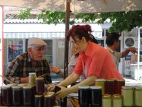 Ak Parti 2. bölge adayı Müjde Çelik Foça’yı ziyaret etti