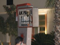 Ak Parti Karşıyaka İlçe Başkanlığı'na bombayı koyan çarşaflı kadın aranıyor