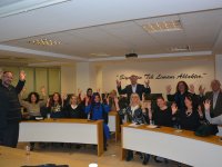 AK Partililer, işaret dili öğrenecek