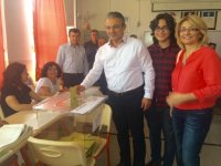 Akpınarlar Şemikler İlkokulu'nda oylarını kullandı