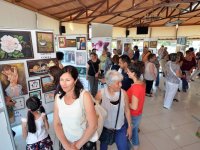 Amatör ressamların eserleri Yeni Foça'da sergilendi