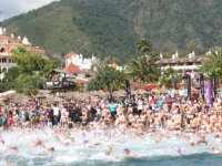 Aquamasters Yüzme Maratonu'na Karşıyakalılar damga vurdu