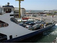 Arabalı vapur iskeleye çarptı!..