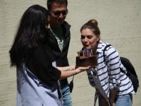 Aslı Enver'e sette doğum günü sürprizi