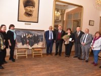 Atatürk'ün öğretmenevine girişi tabloya aktarıldı