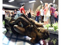 Aynı kişi o heykele bir kez daha saldırdı