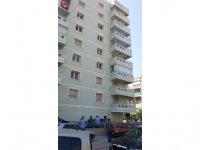 Balkondan düşen eczacı hayatını kaybetti