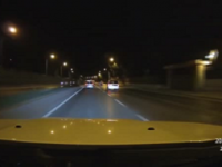 Bariyerlere çarpan özel aracı başka aracın kamerası tesbit etti...