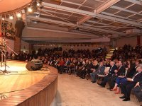 Başkan Akpınar Bin Gülüş için türkü söyledi