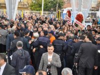 Başkan Akpınar, Kılıçdaroğlu'nun çelenginin indirilmesine izin vermedi