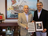 Başkan Akpınar’ın kitap kapağı, PTT’de pul oldu