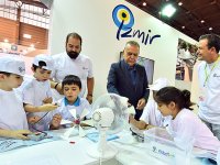 Başkan Kocaoğu, fuarda yorgunluk atıyor...