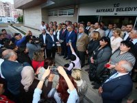 Bayraklı Belediyesinde konuşan Kocaoğlu: Doğru sallanır, devrilmez