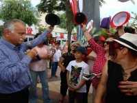 Bayraklı'da barışa şapka çıkardılar