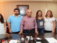 Bayraklı'da üniversite kazanan gençlere altın hediyesi