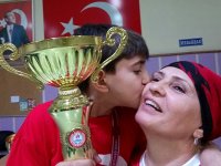 Benim Annem Şampiyon!...