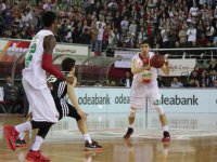 Beşiktaş'ı deviren Kaf Kaf liderliği de garantiledi