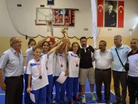 Beton zeminden Türkiye Üçüncülüğü'ne...