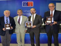 Bilişim sektörünün uzmanları İzmir Üniversitesi öğrencileriyle buluştu