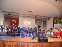 ''Bir Uçtan Bir Uca Anadolu'' ayakta alkışlandı