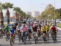 Bisiklet tutkunları Karşıyaka'da buluştu