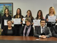 Bosnalı öğrenciler ilk Türkçe sertifikalarını Rektör Erciyeş’ten aldı