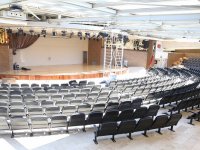 Bostanlı Suat Taşer Tiyatrosu yenilendi