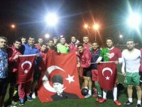 Bostanlıspor futbolcuları Şehitleri andı...