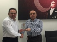 Bostanlıspor'dan Arslan'a teşekkür plaketi...