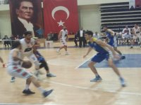 Bostanlıspor'u hakemler katletti...