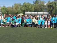 Bostanlıspor'un minikleri anneler gününü sahada kutladı...