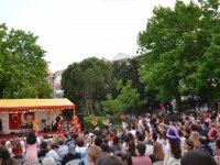 Bu yuvadan sevgi fışkırdı