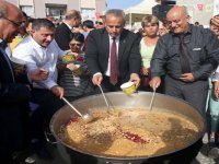 Buca’da aşure el ele karıldı