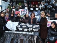 Bucalı kadınlar Özgecan için nöbette