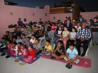 Bucalı romanlar açık hava sinemasıyla tanıştı