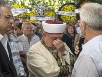 Cenaze namazı kıldıran imam gözyaşlarını tutamadı...