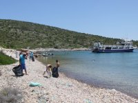 Çeşme koylarında temizlik zamanı