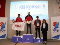 Çeşme’de yelkenciler ödüllerini aldı