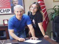 CHP İlçe Başkanı Yıldırım kızını partiye üye yaptı...