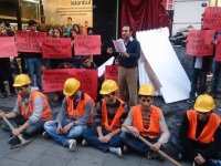 Chp Karşıyaka Gençlik Kolları'ndan Çarşı'da eylem